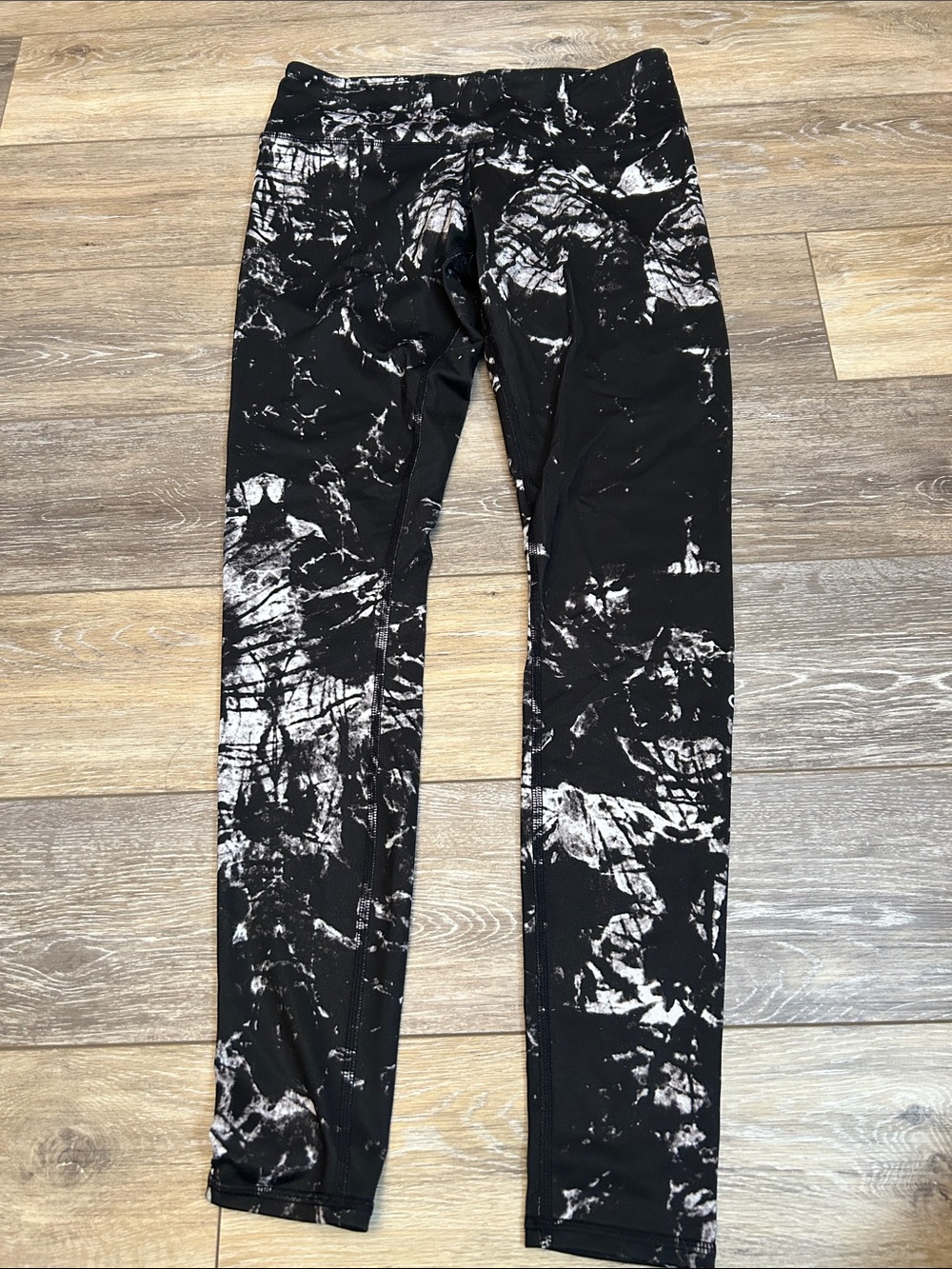 ALO Yoga Black and White Marble Print Leggings